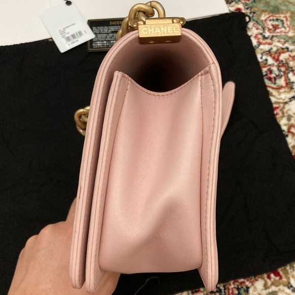 Chanel pink medium boy bag- matte gold chain - Picture 11 of 17
